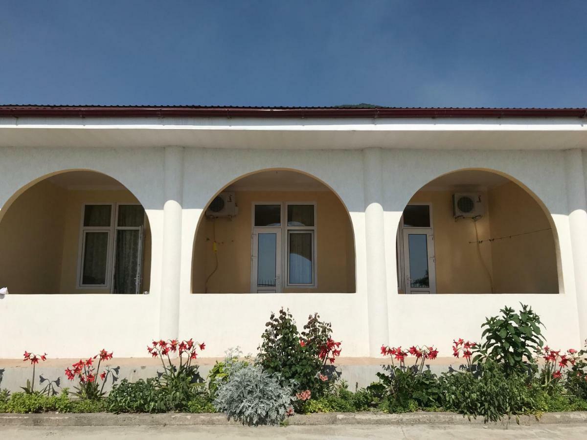 Готель Davel Гагра Екстер'єр фото